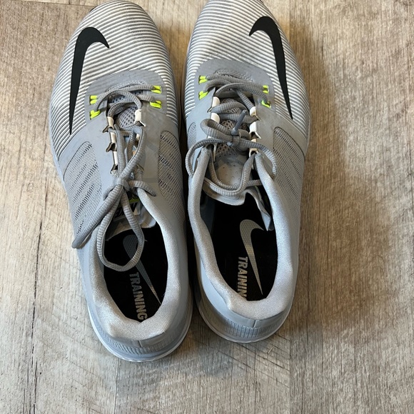 Men’s Nike Shoes - Picture 2 of 5